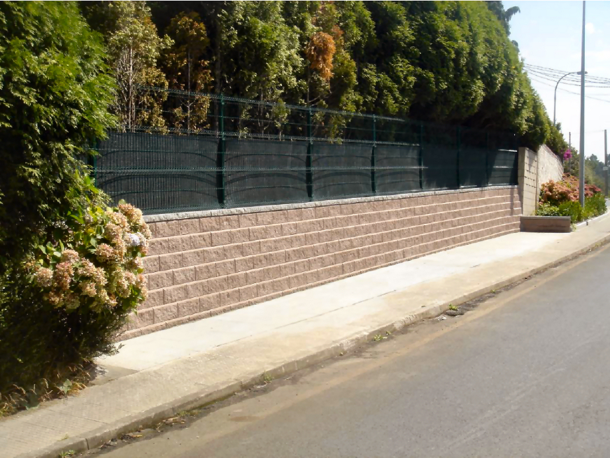 PREFHORVISA. Muro acabado Allan Block.