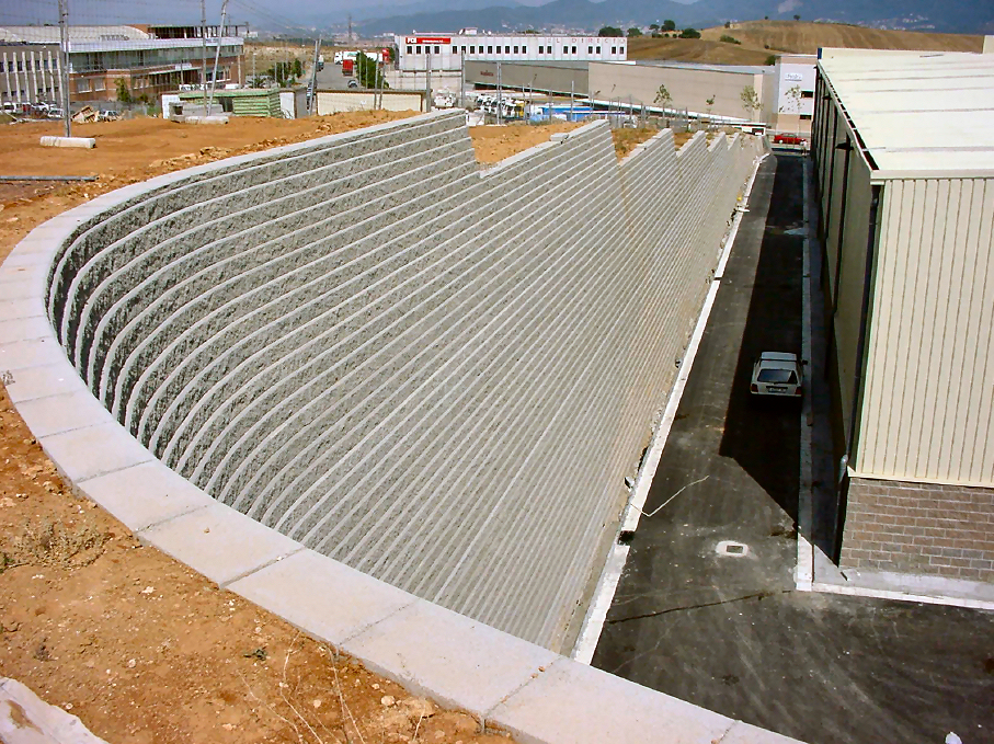 PREFHORVISA. Muro acabado Allan Block.