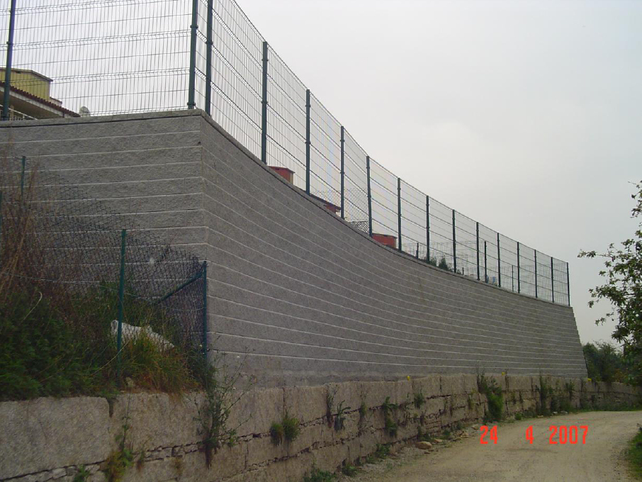 PREFHORVISA. Muro acabado Allan Block.