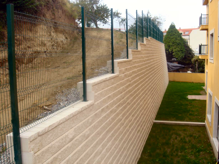PREFHORVISA. Muro acabado Allan Block.